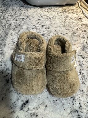 UGG Kids Beige Plush Slip-On Slippers